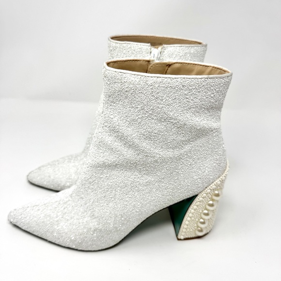 Betsey Johnson Kasey Pearl & Glitter Booties White 9.5M - Picture 6 of 11